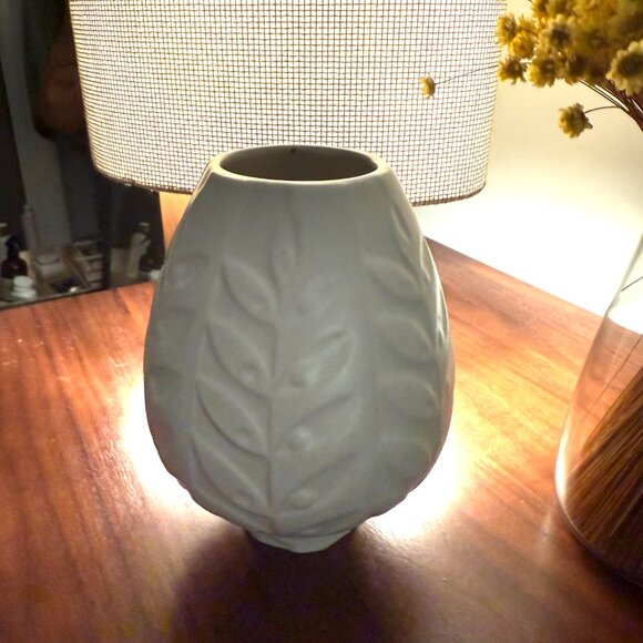 Jonathan Adler White Vase - Picture 3 of 4
